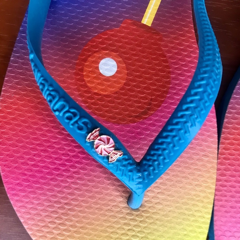 Havaianas x Dylan’s Candy Bar Flip Flops w/ Charms - Picture 4 of 8